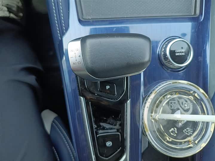 Фото 7 - Geely Monjaro