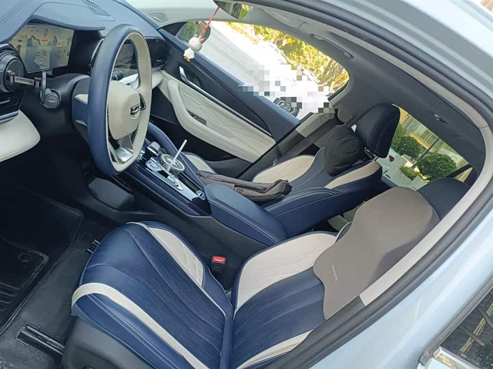 Фото 8 - Geely Monjaro