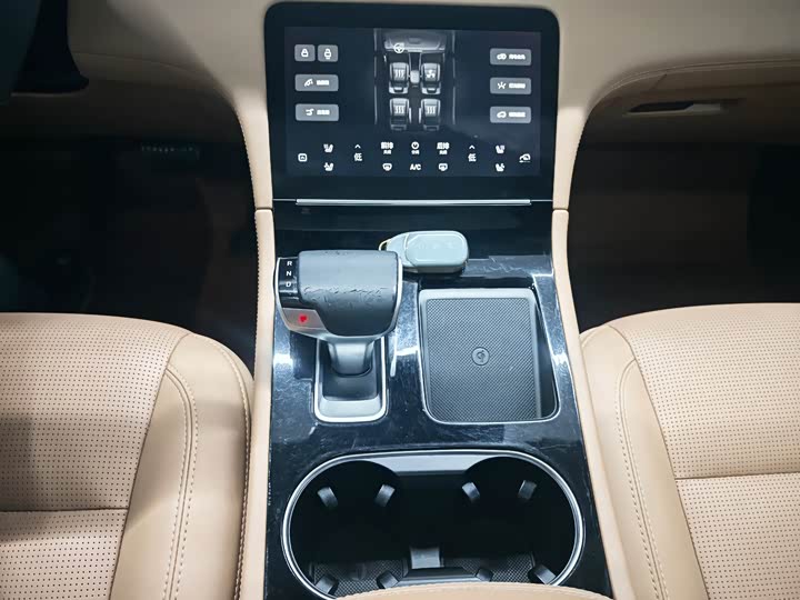 Фото 12 - LiXiang One