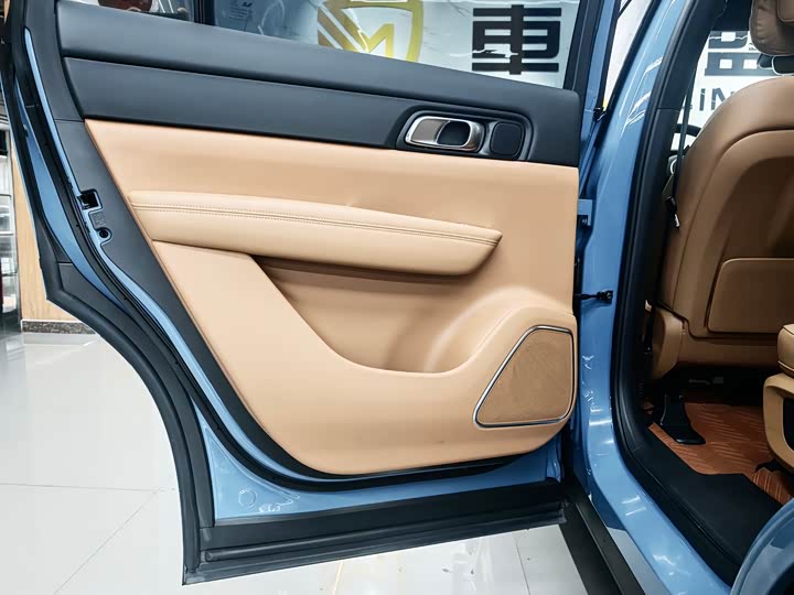 Фото 13 - LiXiang One