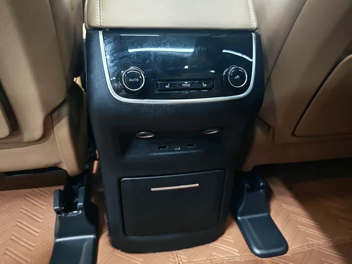 Фото 16 - LiXiang One