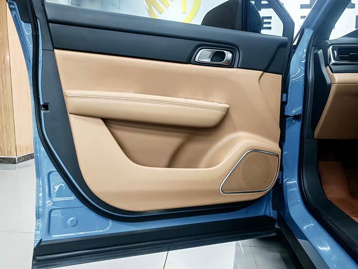 Фото 7 - LiXiang One