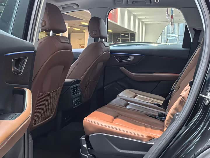 Фото 8 - Audi Q7