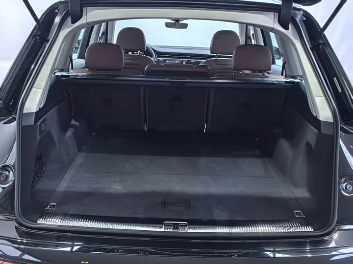 Фото 9 - Audi Q7