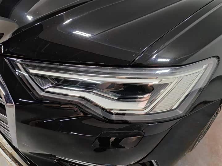 Фото 13 - Audi A6L