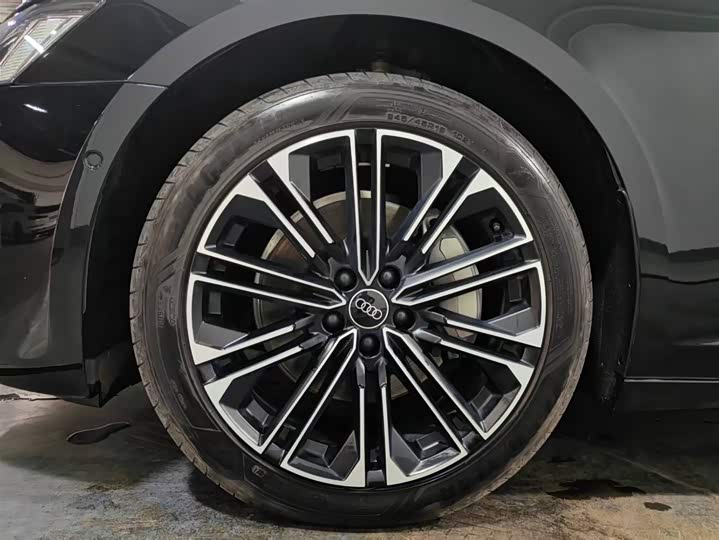 Фото 15 - Audi A6L