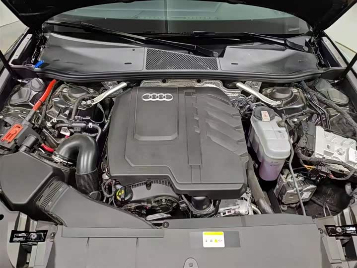 Фото 16 - Audi A6L