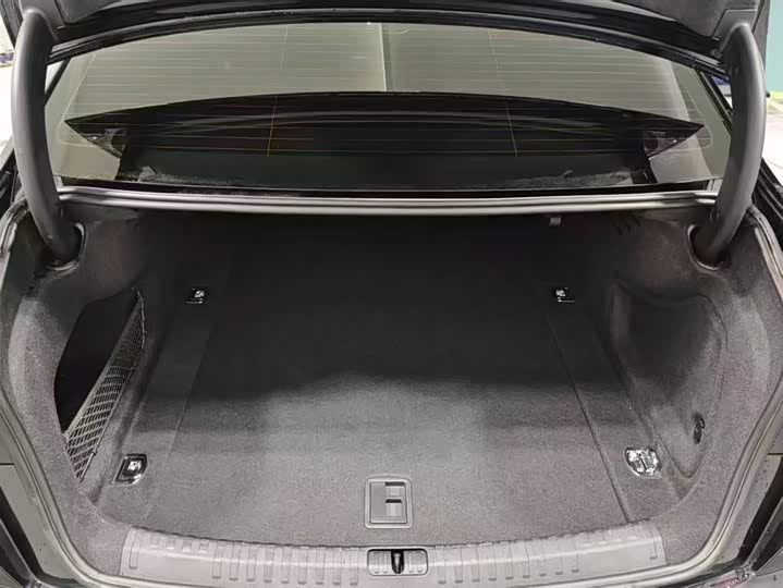 Фото 17 - Audi A6L