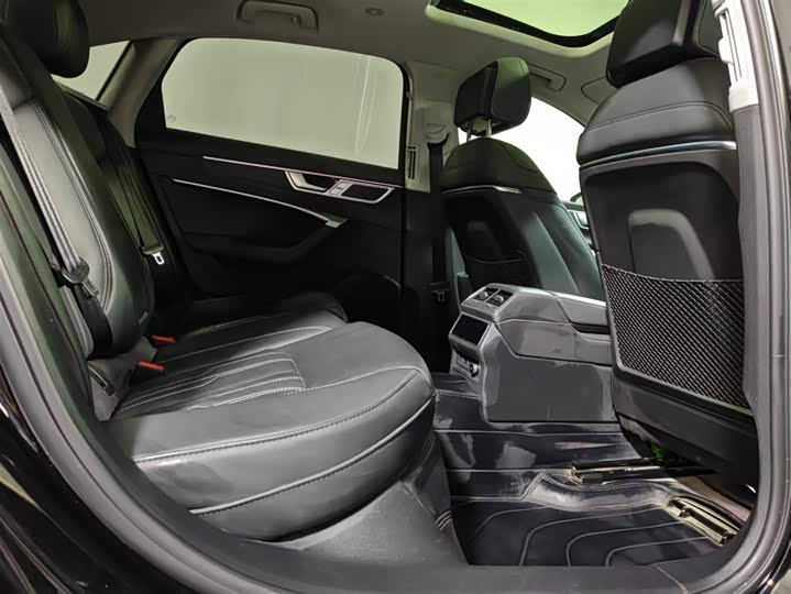 Фото 6 - Audi A6L