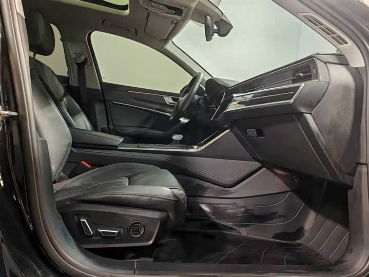 Фото 7 - Audi A6L