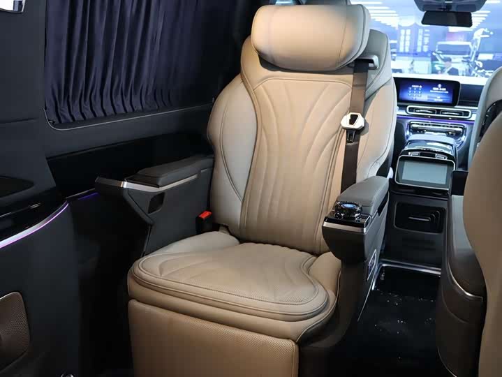 Фото 16 - Mercedes-Benz V-Class