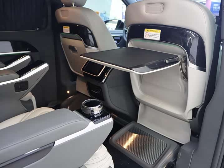 Фото 17 - Mercedes-Benz V-Class