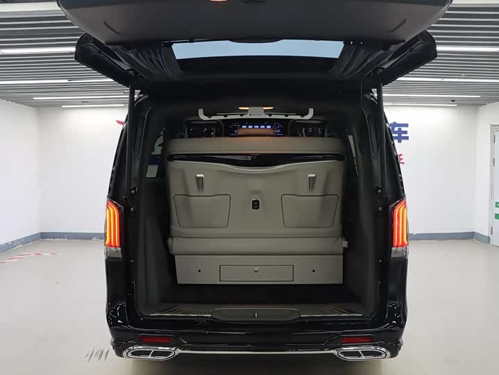 Фото 28 - Mercedes-Benz V-Class