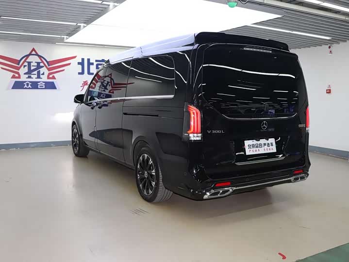 Фото 31 - Mercedes-Benz V-Class