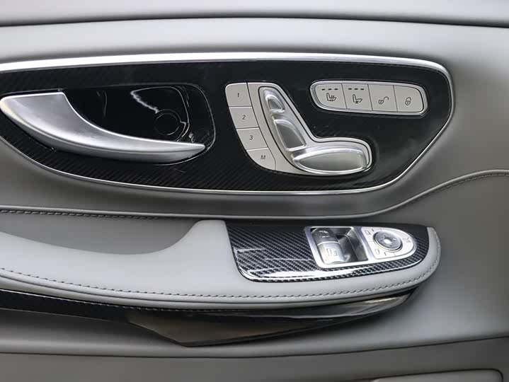 Фото 8 - Mercedes-Benz V-Class