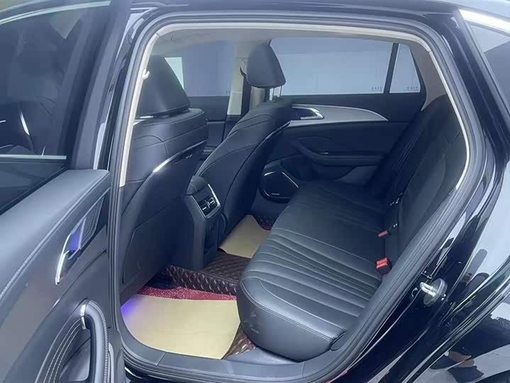 Фото 11 - Hongqi H5