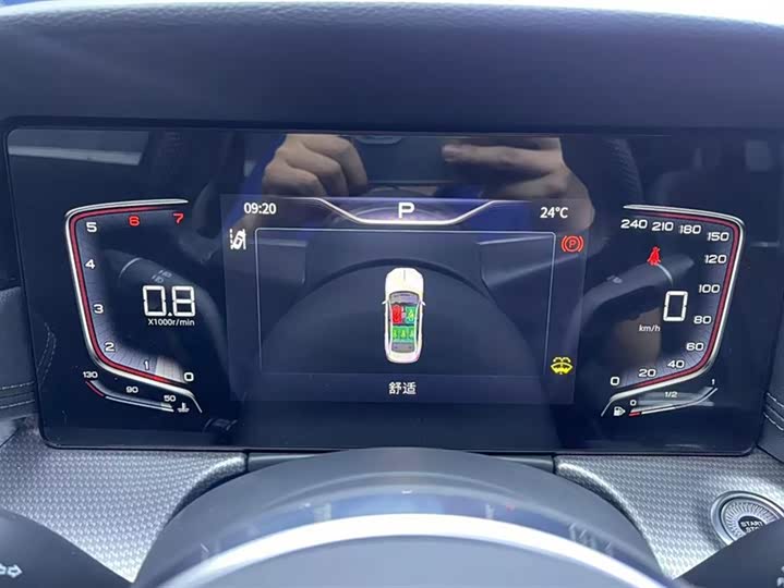 Фото 14 - Hongqi H5