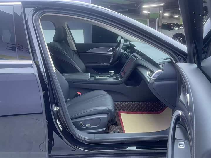 Фото 8 - Hongqi H5