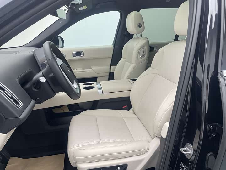 Фото 18 - LiXiang L8