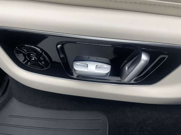 Фото 31 - LiXiang L8