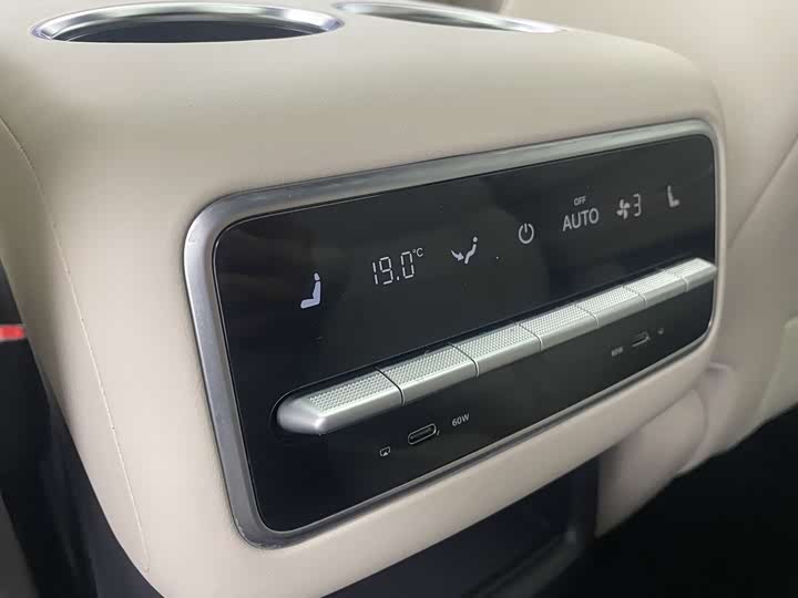 Фото 32 - LiXiang L8