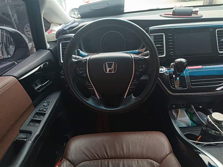 Фото 3 - Honda Elysion