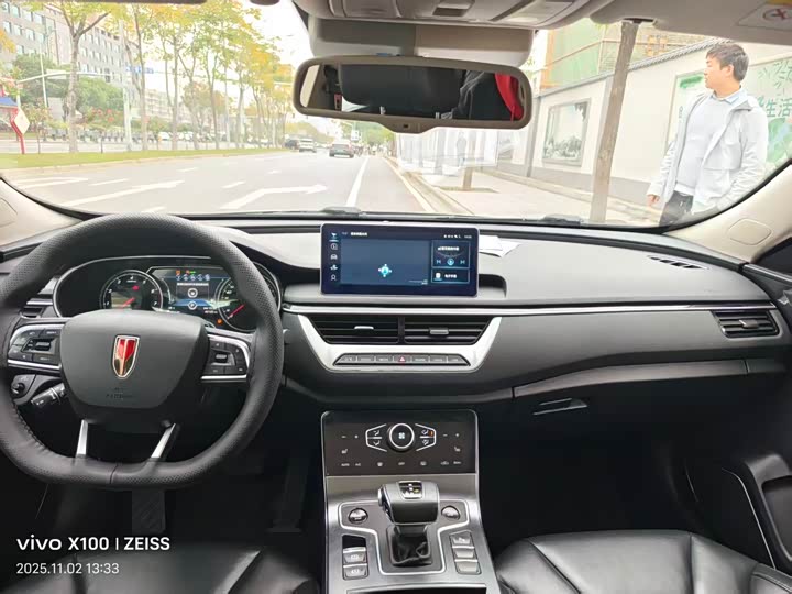 Фото 6 - Hongqi H5