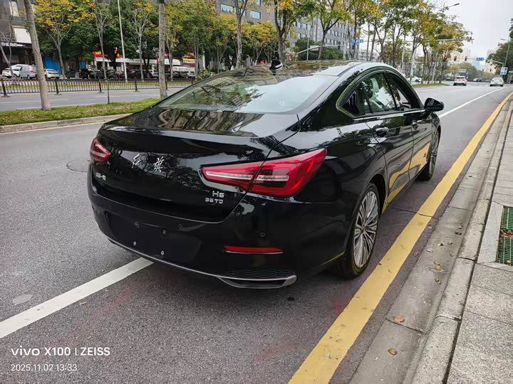 Фото 9 - Hongqi H5