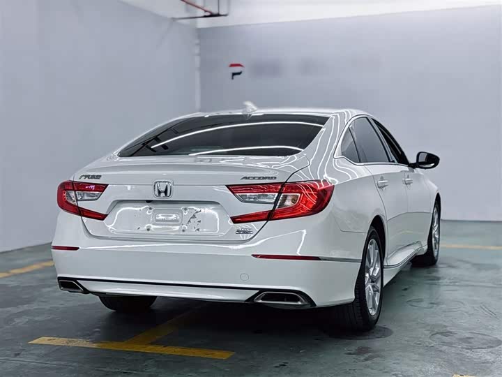 Фото 10 - Honda Accord