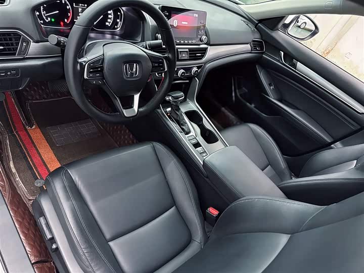 Фото 11 - Honda Accord