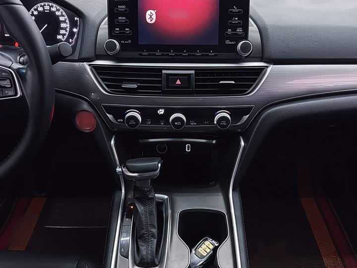 Фото 14 - Honda Accord