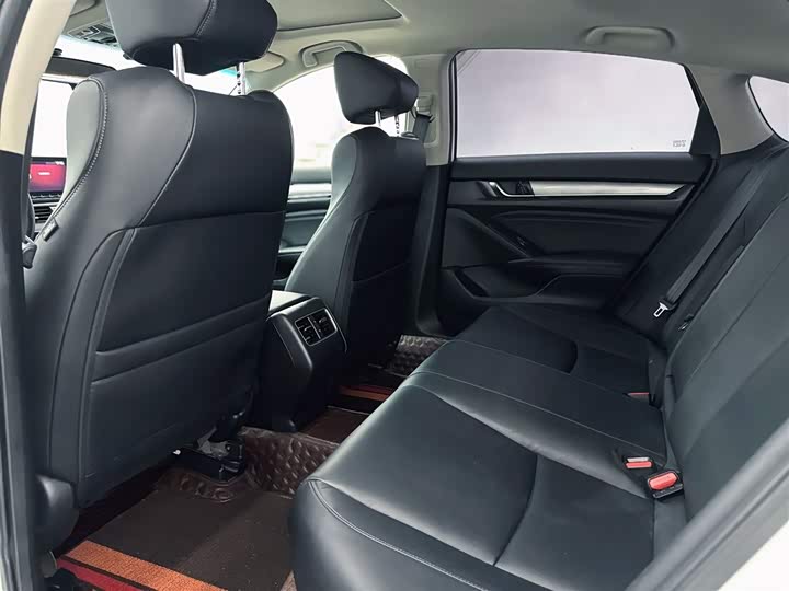 Фото 16 - Honda Accord