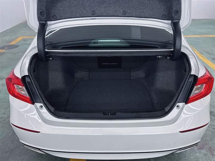 Фото 17 - Honda Accord