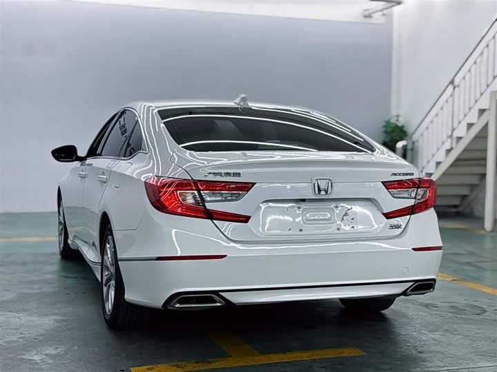 Фото 8 - Honda Accord