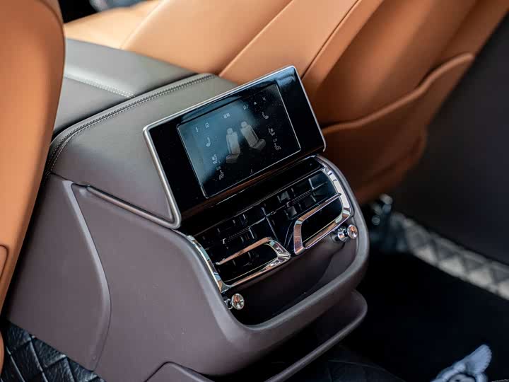 Фото 11 - Bentley Flying Spur Hybrid