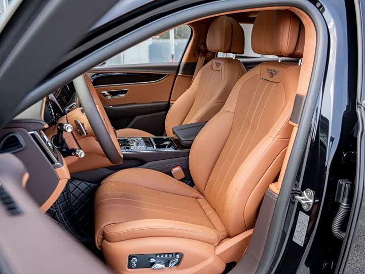 Фото 14 - Bentley Flying Spur Hybrid