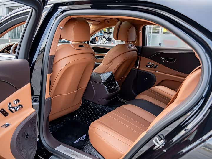 Фото 19 - Bentley Flying Spur Hybrid