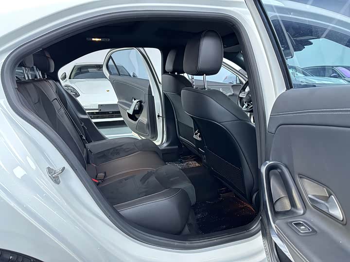 Фото 14 - Mercedes-Benz A-Class