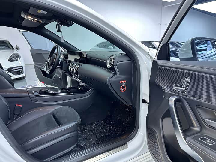 Фото 16 - Mercedes-Benz A-Class