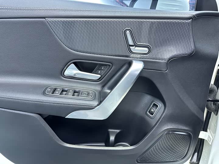 Фото 7 - Mercedes-Benz A-Class