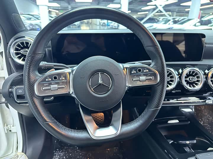 Фото 8 - Mercedes-Benz A-Class