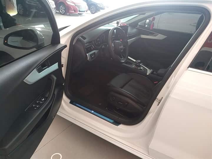 Фото 16 - Audi A4L