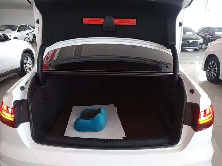 Фото 19 - Audi A4L