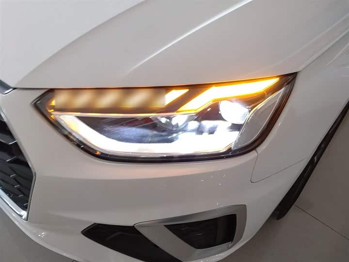 Фото 24 - Audi A4L