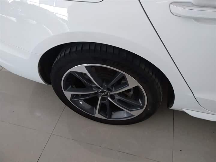 Фото 26 - Audi A4L