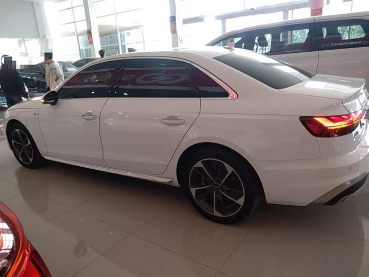 Фото 5 - Audi A4L