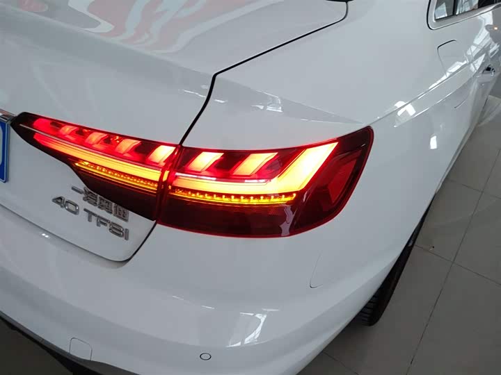 Фото 8 - Audi A4L