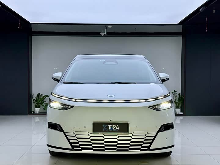 Фото 2 - XPeng X9