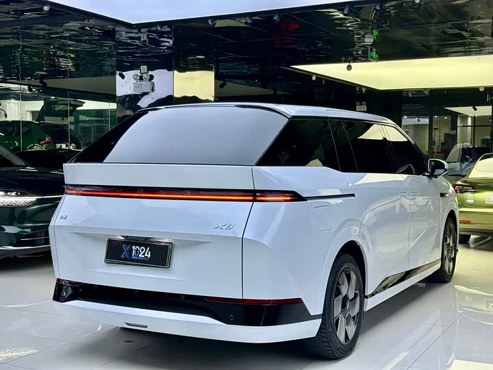 Фото 4 - XPeng X9