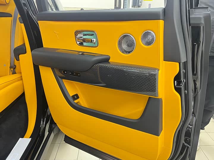 Фото 12 - Rolls-Royce Cullinan